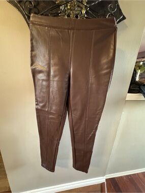 Vegan Leather High-Waist Leggings in Rich Brown